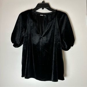 GAP Women’s Black Deep V Velvet Short Sleeve - Size Extra Small